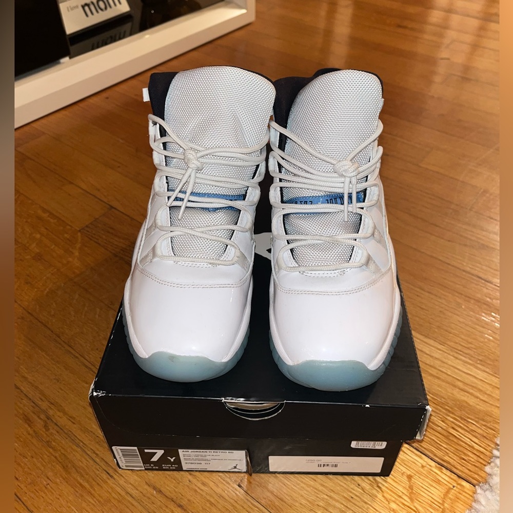 Air Jordan 11 Retro BG Size 7 Y